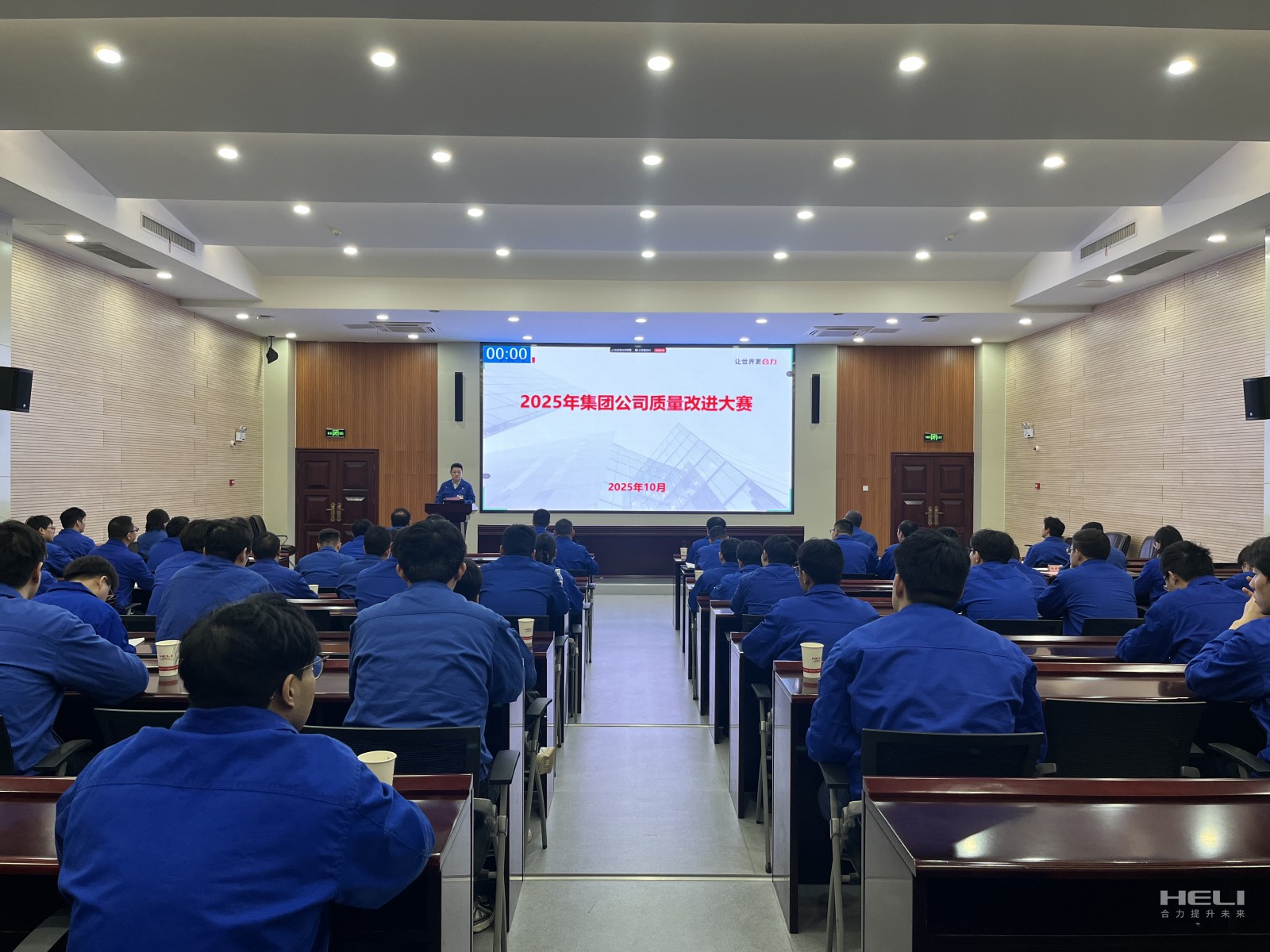 大赛现场.jpg 大赛现场.jpg